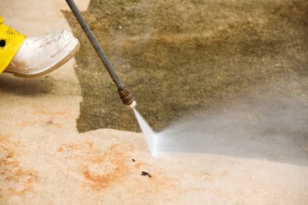 Driveway Washing: How to Remove Algae, Tire Marks, and General Grime on Concrete